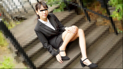 ムラムラってくる素人のサイトを作りました 泉あや 就活セクハラ面接！内定が欲しくて恥じらいながらも何でもシちゃう女子大生 スレンダーで真面目そうな就活女子大生・あやちゃん。ミニスカートからむき出しな美脚もイイ感じ。アパレルだから体型維持確認にかこつけて、服を脱ぐように指示が。言われるままに剥かれたのは、クビレがある桃尻娘ちゃん。おもむろに白いブラを生地確認だからとお触りされ、裏地まで確認とブラの中に指をいれられたり、純白パンツも生地確認にかこつけてお触りとセクハラ連発！お触り面接に合格したので、別部屋でおマンコとおチンポを直に交えるエッチな最終面接へ！内定が欲しくて恥じらいながらも何でもシちゃう女子大生を中出し採用！